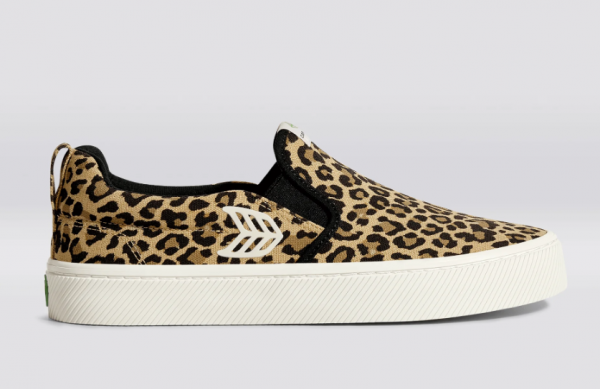 Sepatu Sneakers dengan Motif Leopard Print